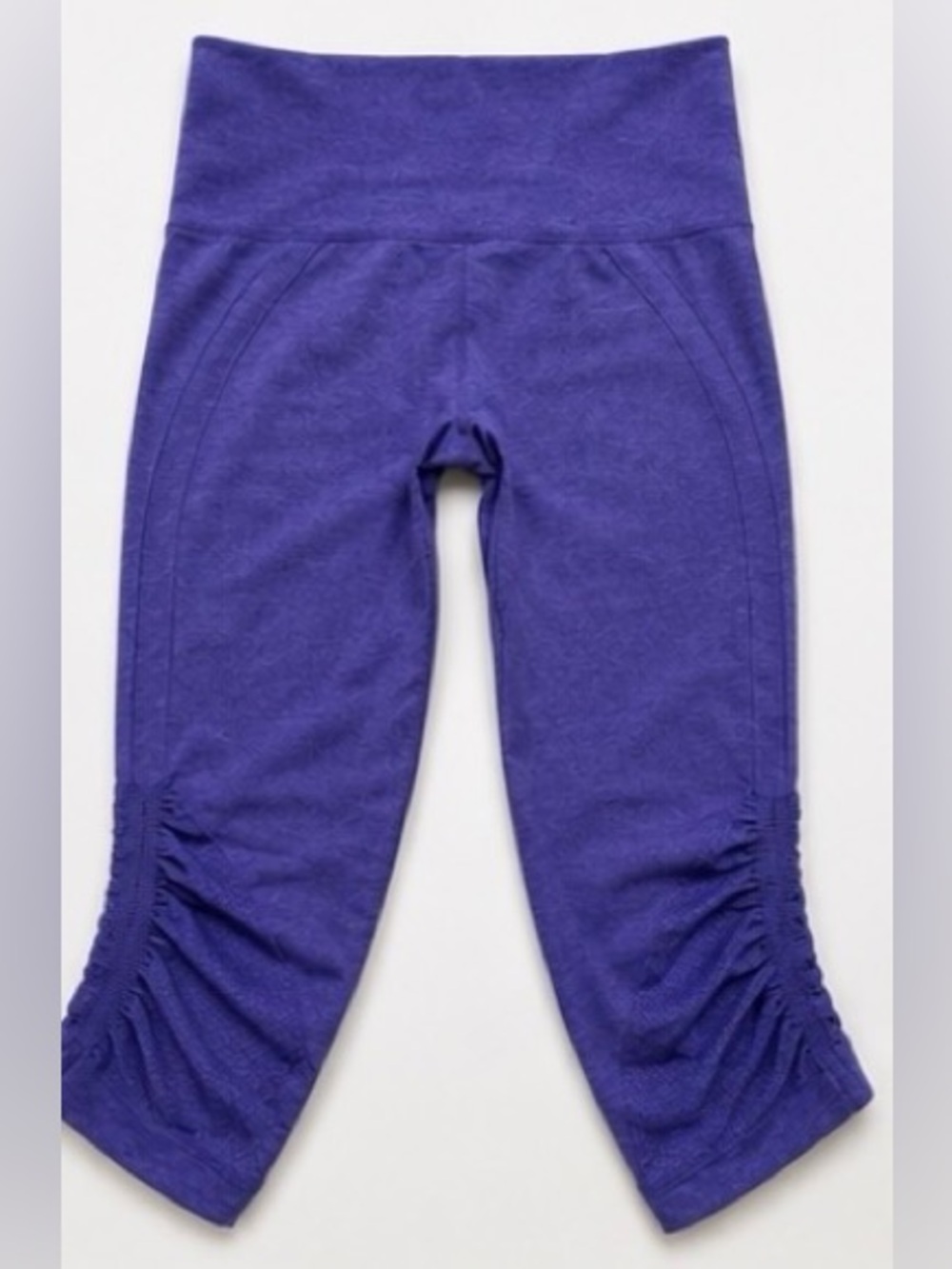 [Lululemon] Awakening Crop Taryn Toomey Collection – Persian Purple – Size 4